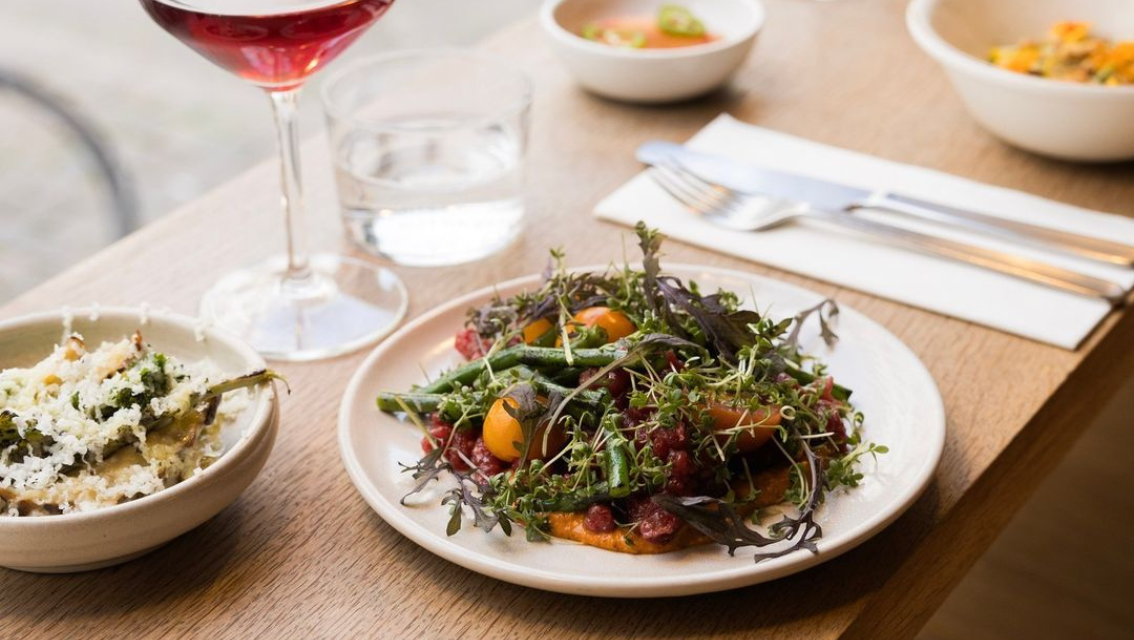 Guide 2026: Anmelderroste restauranter i København med 1/3 skåret af prisen