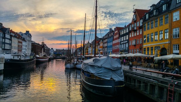 Guide 2022: 7 populære restauranter i Nyhavn med 1/3 skåret af prisen
